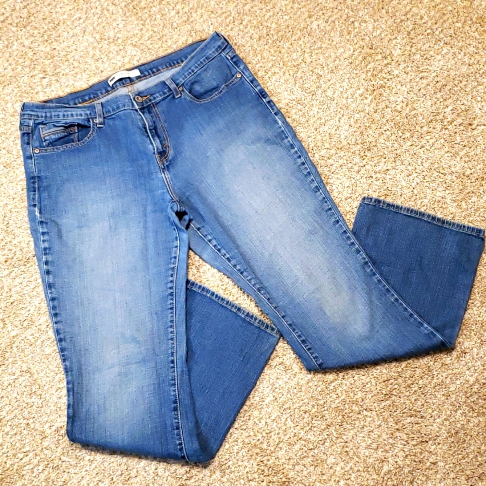 LEVIs 515 34/31 Boot Cut Mid Rise Jeans